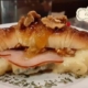 Croissant peito de peru, laranja, nozes e gorgonzola