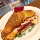 Croissant brie e geléia